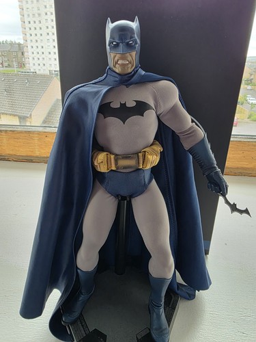 Batman sideshow toys scale - sideshow,