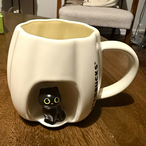 Starbucks peep black cat