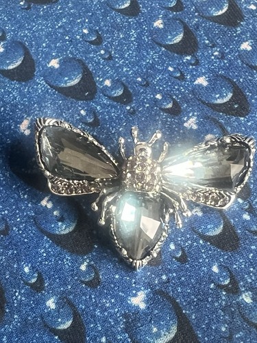 Queen bee fly insect pin - queen,