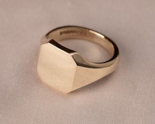 Octagonal 9ct Yellow Gold Men's Signet Ring. 13.5 x 12.5mm (UK Q1/2 ~ US 8 1/4)