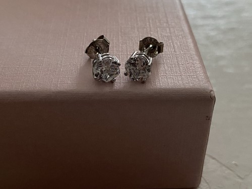 Diamonique cushion cut - cushion,