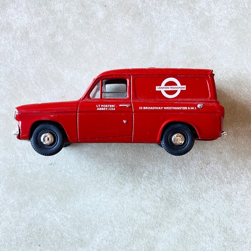 Vanguards ford anglia van - van, 1:43