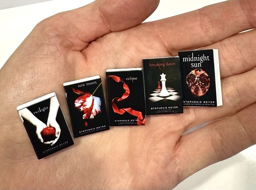 Miniature twilight saga - saga, book