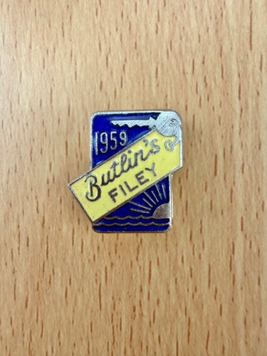 1959 butlins filey enamel pin - butlins,