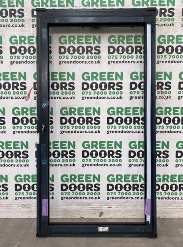 Outwards opening back door - opening,