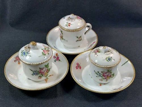Set covered cups - covered,