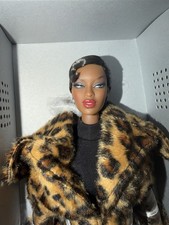 Fashion Royalty Socialite Cafe