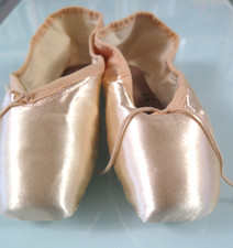 Freed of London, Pink Satin Pointe Shoes, Bell Maker, Size 5 XX high vamp Unworn