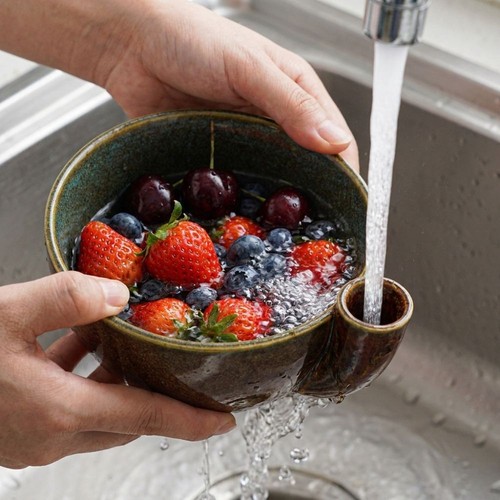 Self spinning berry washing - self,