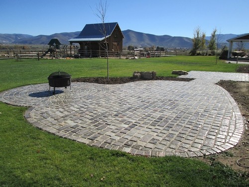 Paver molds make 100s - 12, of
