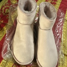 Womens UGG Boots Sz 8 Short