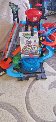 Hot wheels city ultimate gator - hot,