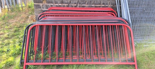 Red and black metal pedestrian - red,