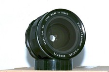 Pentax Super Takumar 28mm f/3.5 M42 Lens + lens hood + 2 cases. Good condition.