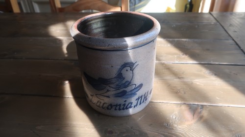 Rowe pottery laconia - nh, bird