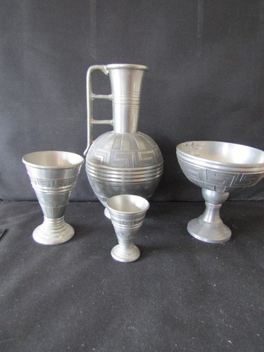Mixed pewter items large jug - ,