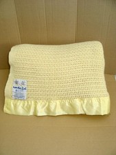 LanAir Cel  Cosy light wool cellular blanket  Yellow  84" x 60"  Excellent