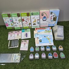 JOB LOT 18 x  CRICUT CARTRIDGES , BOOKLETS & KEYBOARDS PLUS EXTRAS