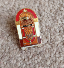 WURLITZER JUKEBOX ENAMEL PIN BADGE - Retro