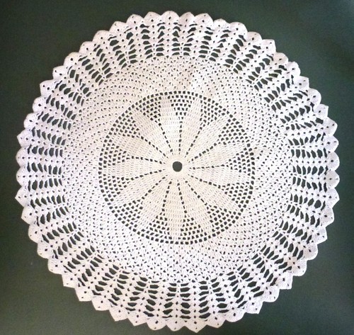 Table centre large doily - centre., 13