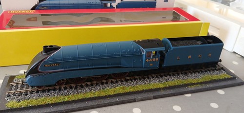 Hornby r2339 class lner - hornby,