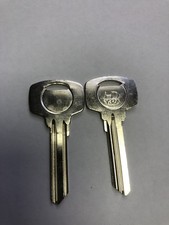 2 X YALE Y32a PATENTED KEY