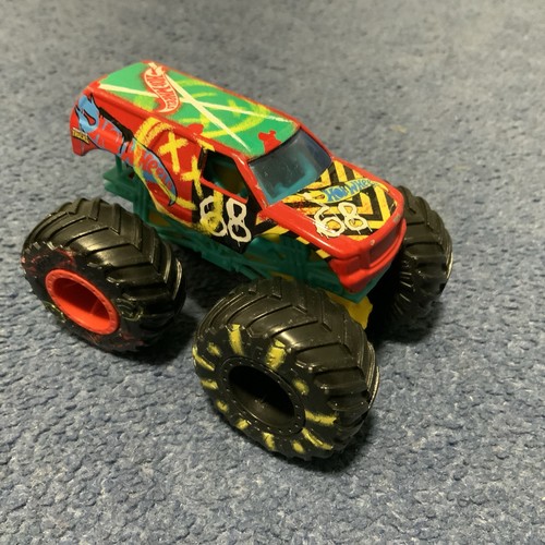 Hot wheels monster trucks - hot,
