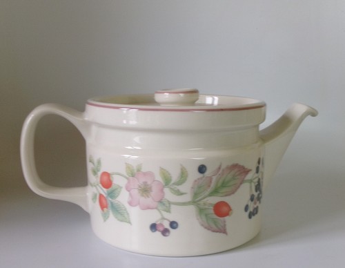 Wedgwood roseberry teapot good - teapot,