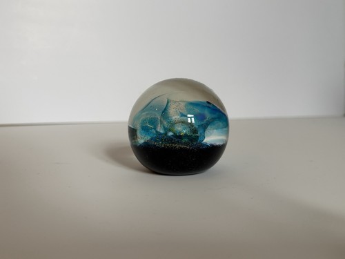 Blue and gold glass - blue,