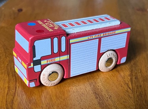 Toy van wooden - le, fire