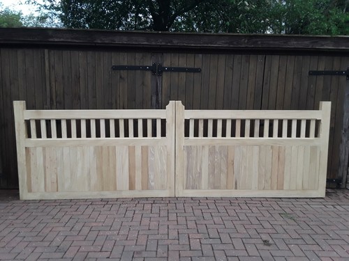 Wooden driveway gates - ,