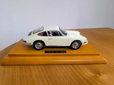 CMC 1/18 SCALE PORSCHE 901