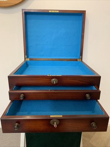 Large mahogany lift - lift, top