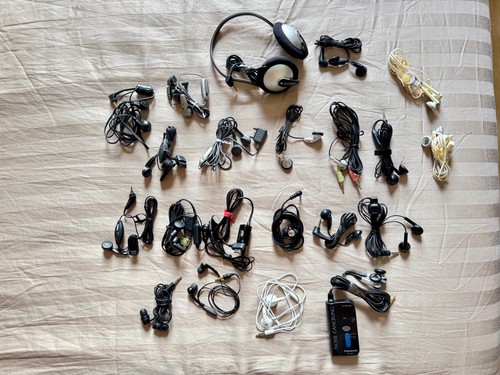 Ear wired headphones - headphones, job