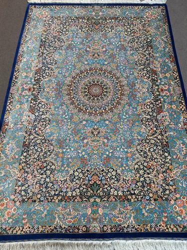 Hand knotted 100 mulberry - 100%,