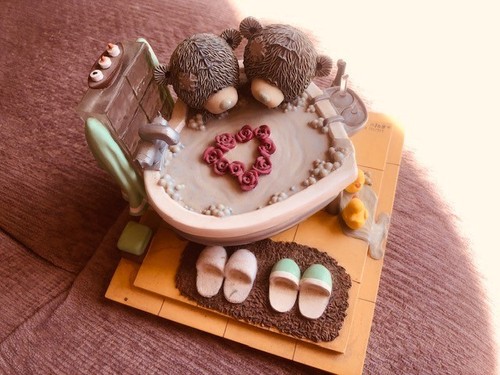 You bears figurine - to,