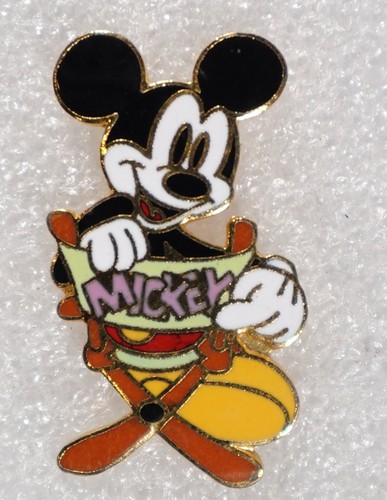 Mickey mouse pinback - mouse, button