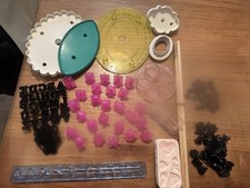 Cake Decorating Plaque, stamps, cake spikes & Cutters - Job Lot 