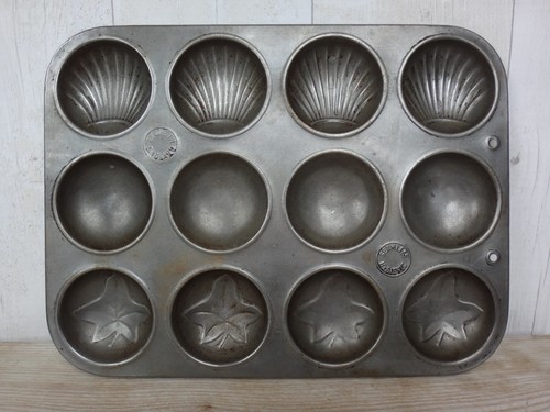 Vintage cake bun baking tin - bun,
