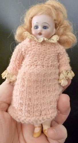 Tiny antique doll - doll,, /