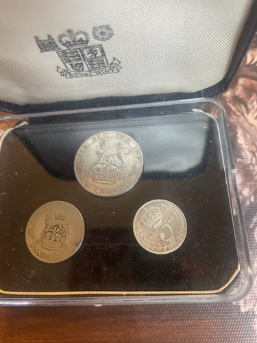 Silver george coins - v,