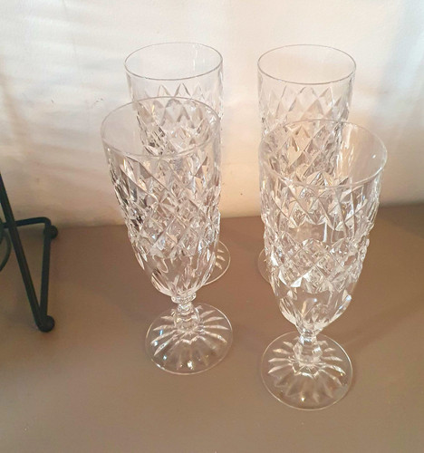 Set clear cut crystal - of,