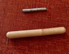 2x Vintage/antique Needle