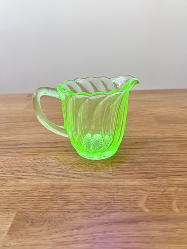 Green uranium vaseline - uranium/,