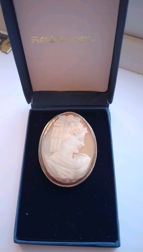 Vintage cameo brooch - cameo, in