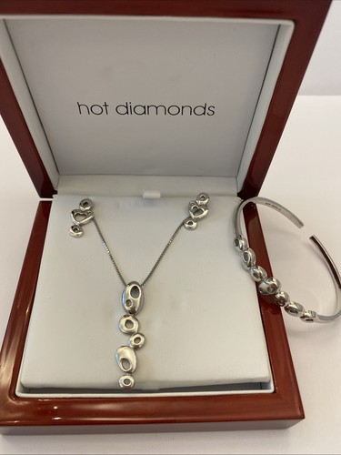 Hot diamonds pebble - diamonds,