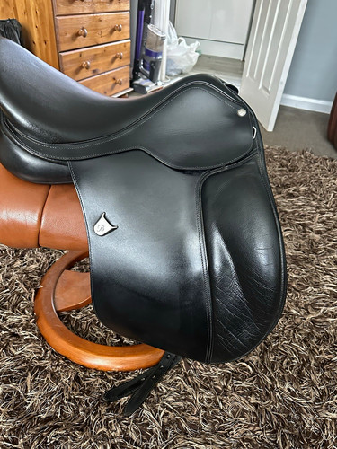 Bates dressage saddle - saddle, 17"