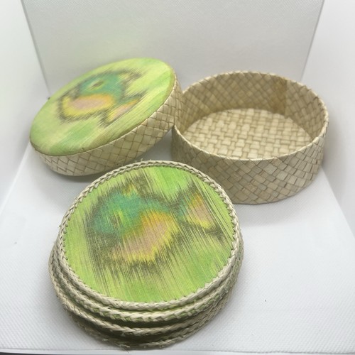 Vintage round woven rattan - round,