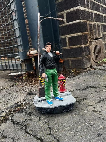Claude speed statue - claude,