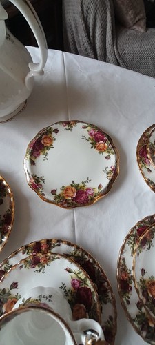 Royal albert old - old, roses